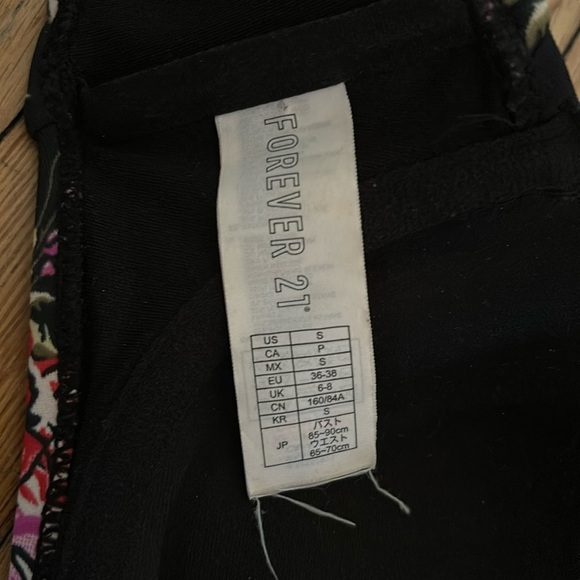 FOREVER 21 floral adjustable strap bathing suit swim top women’s size small - Picture 10 of 10